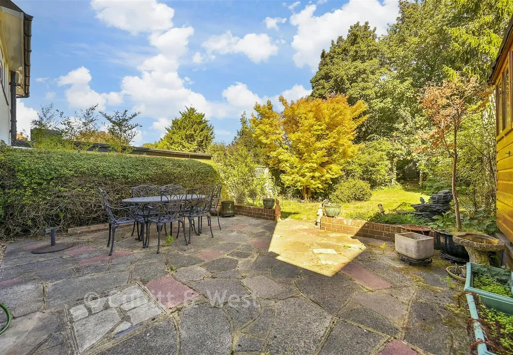 Rear Garden - Epsom Lane South, Tadworth, Surrey - Wards of Kent