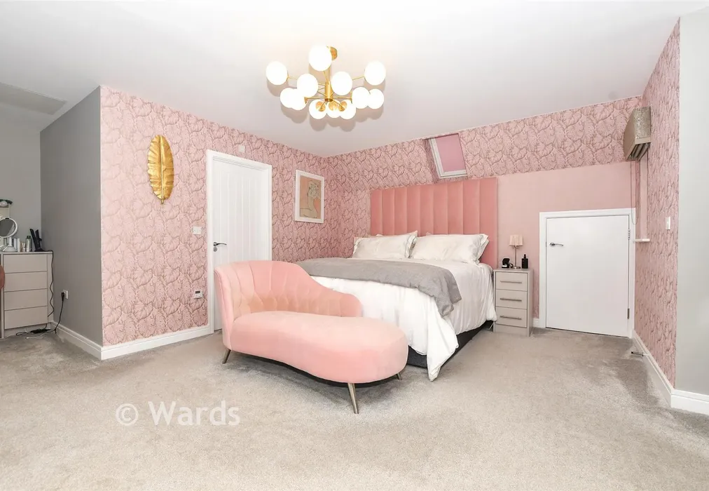 Bedroom 1 - The Wickets, Marden, Kent - Wards of Kent