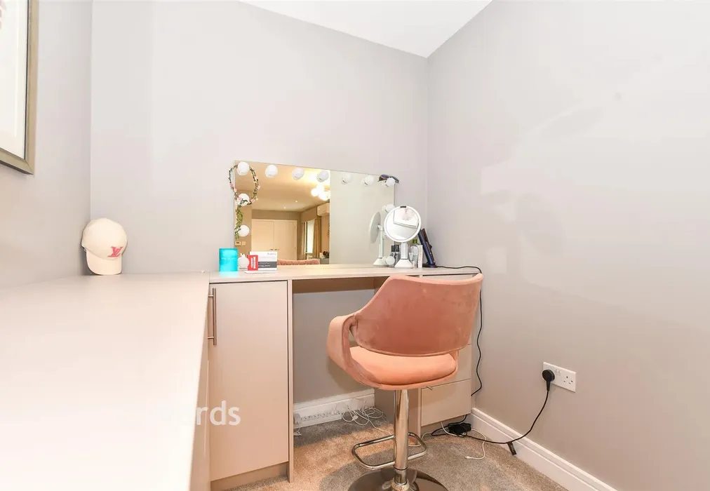 Bedroom 1 - The Wickets, Marden, Kent - Wards of Kent