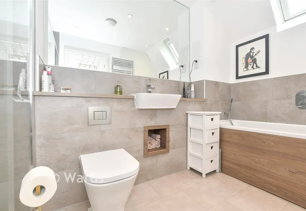 En-Suite Bathroom - The Wickets, Marden, Kent - Wards of Kent