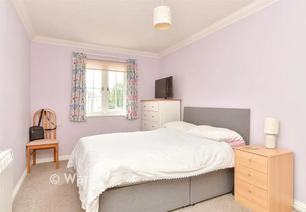 Bedroom - East Street, Faversham, Kent - Wards of Kent