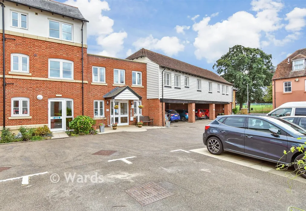 Parking - East Street, Faversham, Kent - Wards of Kent
