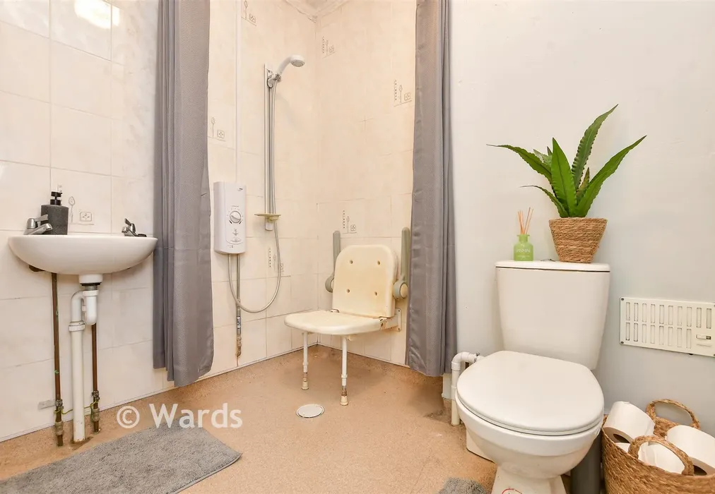 En-Suite Shower Room - Oxford Street, Margate, Kent - Wards of Kent