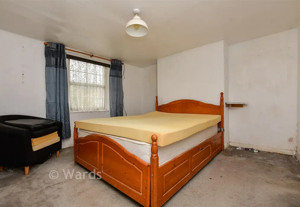 Bedroom 1 - Trinity Square, Margate, Kent - Wards of Kent
