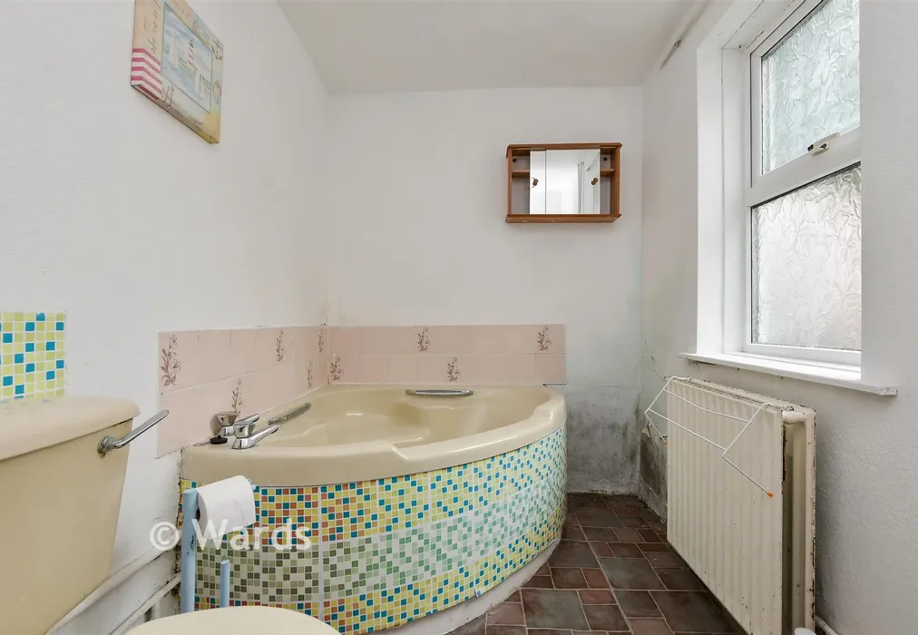 Bathroom - Trinity Square, Margate, Kent - Wards of Kent