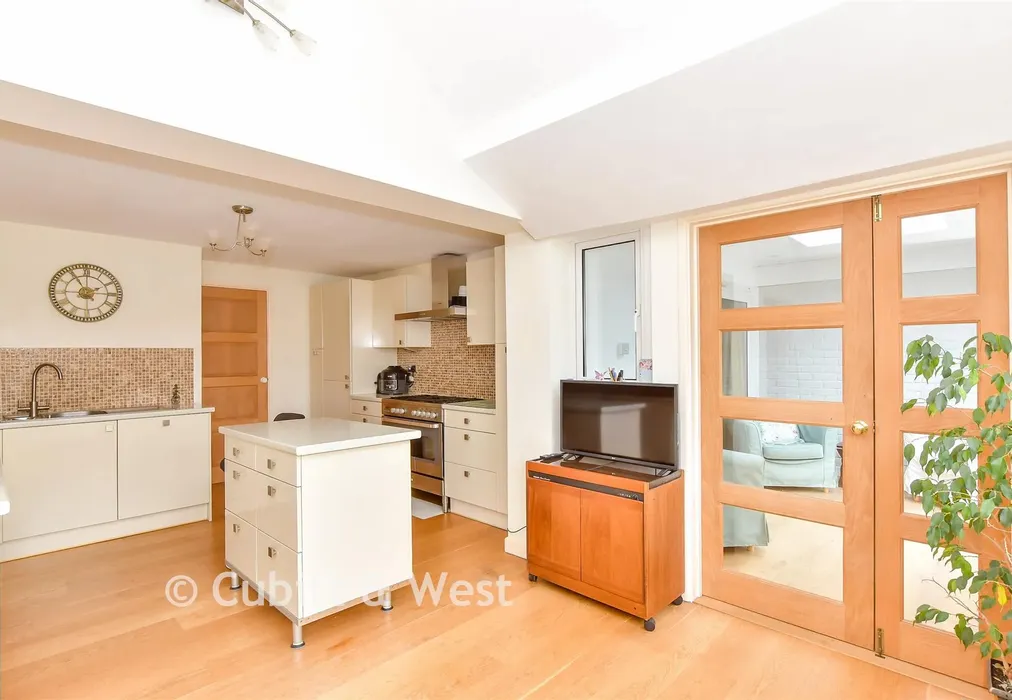 Kitchen - Prinsted Lane, Prinsted, Emsworth, West Sussex - Wards of Kent