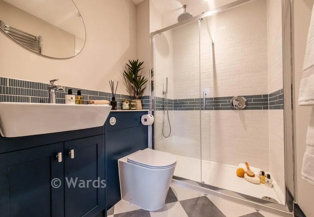 En Suite - North Street, Sutton Valance - XRM, Sutton Valence, Kent - Wards of Kent