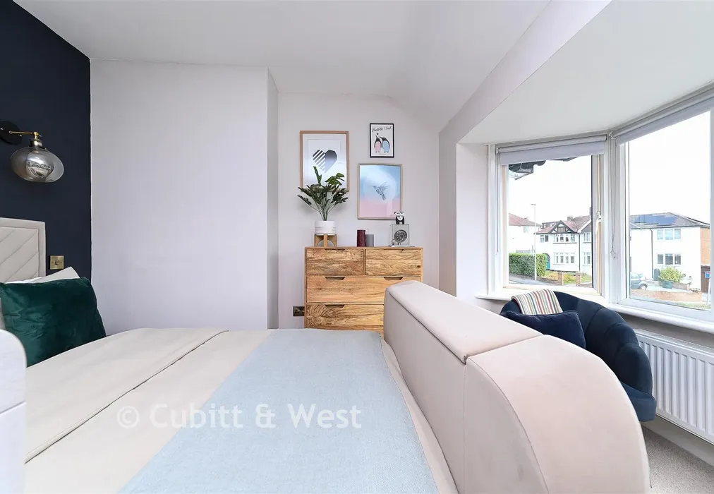 Bedroom 1 - Chalkpit Lane, Dorking, Surrey - Wards of Kent
