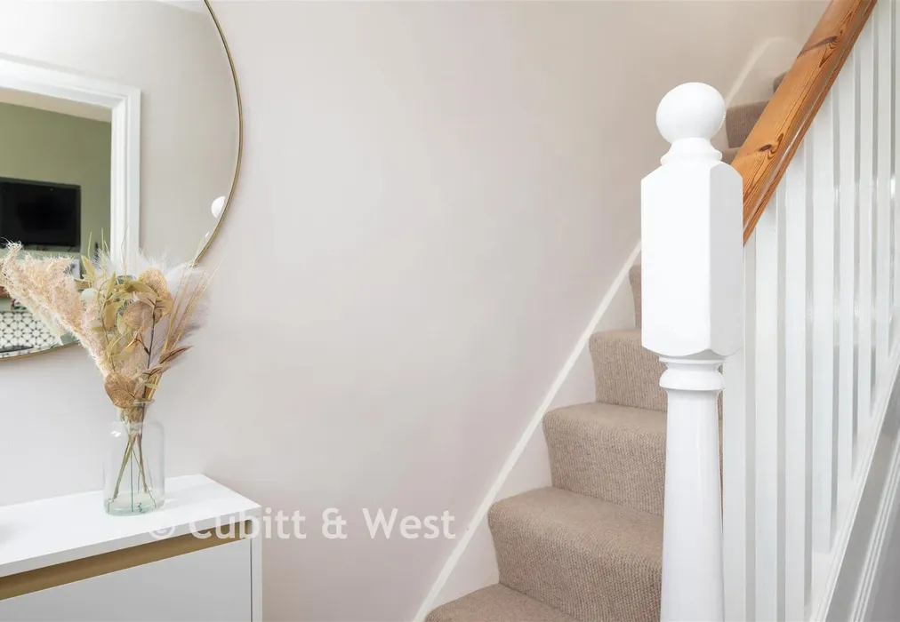 Entrance Hall - Chalkpit Lane, Dorking, Surrey - Wards of Kent