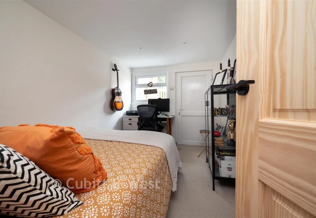 Guest Room / Study - Chalkpit Lane, Dorking, Surrey - Wards of Kent