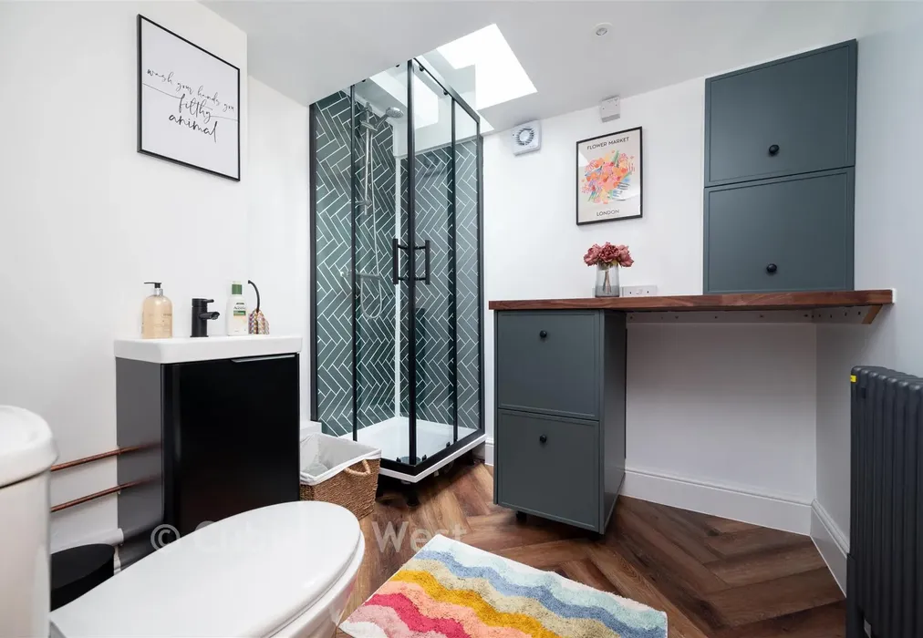 En-Suite Shower Room - Chalkpit Lane, Dorking, Surrey - Wards of Kent