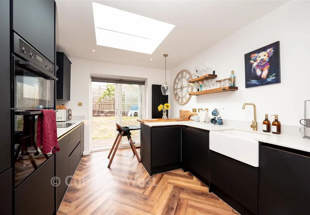 Kitchen - Chalkpit Lane, Dorking, Surrey - Wards of Kent