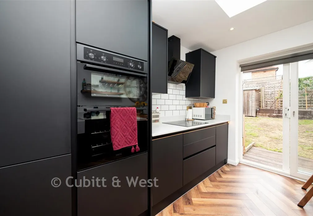 Kitchen - Chalkpit Lane, Dorking, Surrey - Wards of Kent