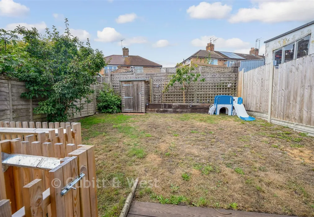 Rear Garden - Chalkpit Lane, Dorking, Surrey - Wards of Kent
