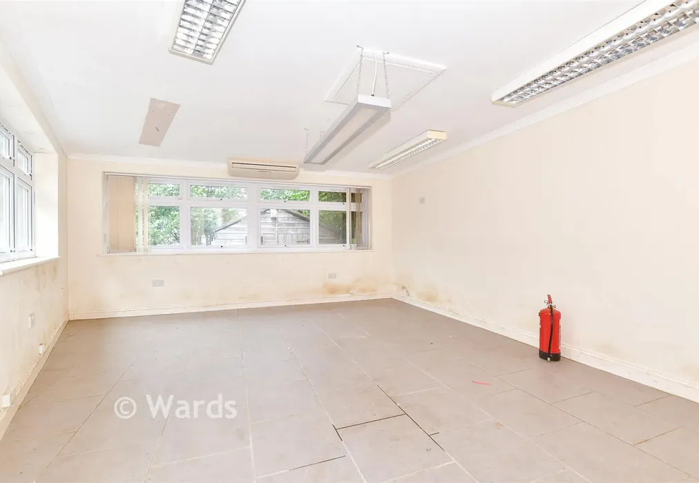 Room 1 - Brockenhurst Avenue, Maidstone, Kent - Wards of Kent