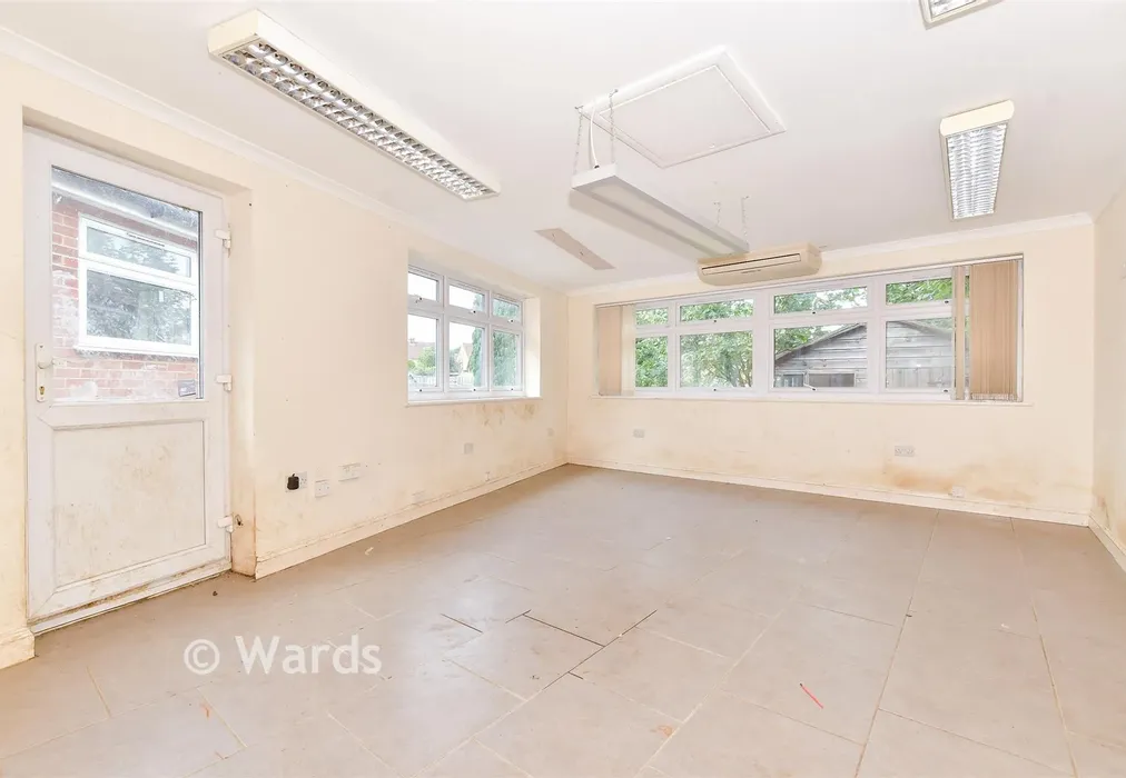 Room 1 - Brockenhurst Avenue, Maidstone, Kent - Wards of Kent