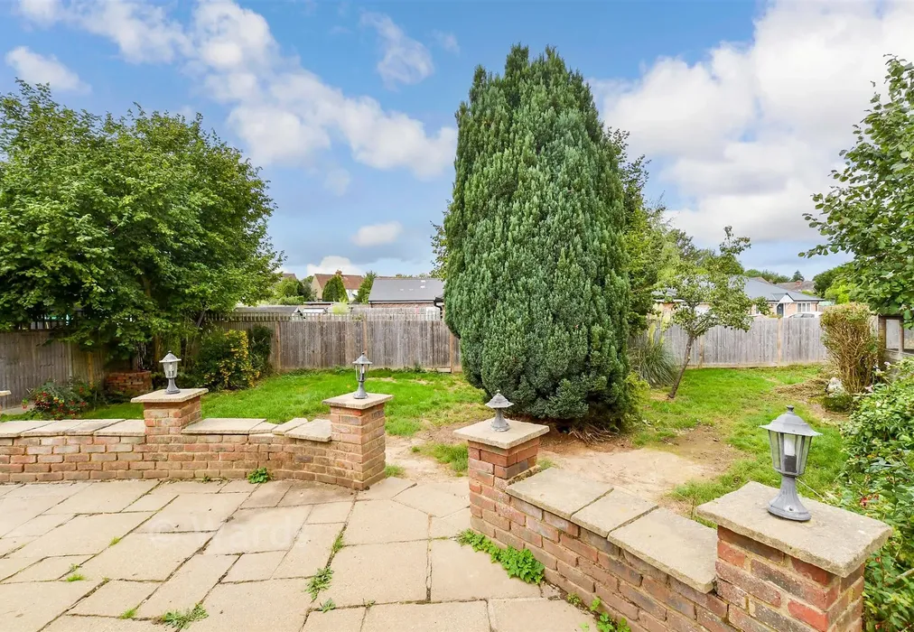 Rear Garden - Brockenhurst Avenue, Maidstone, Kent - Wards of Kent