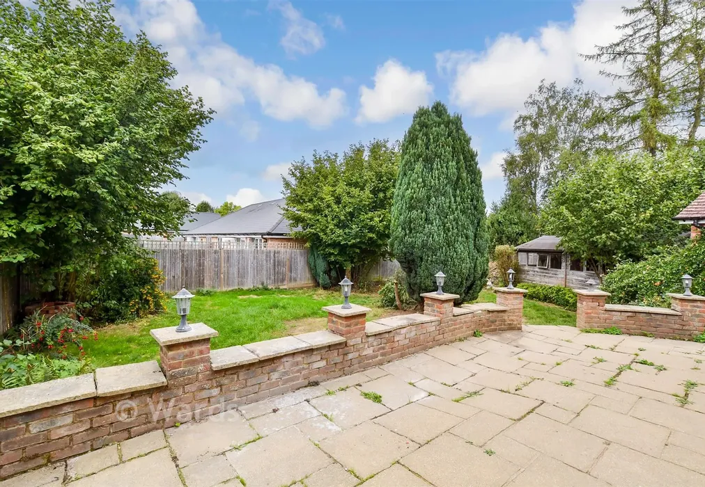 Rear Garden - Brockenhurst Avenue, Maidstone, Kent - Wards of Kent