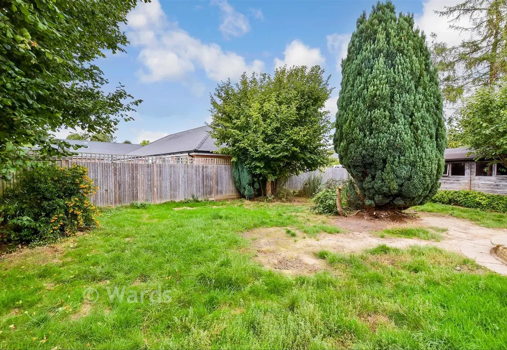 Rear Garden - Brockenhurst Avenue, Maidstone, Kent - Wards of Kent