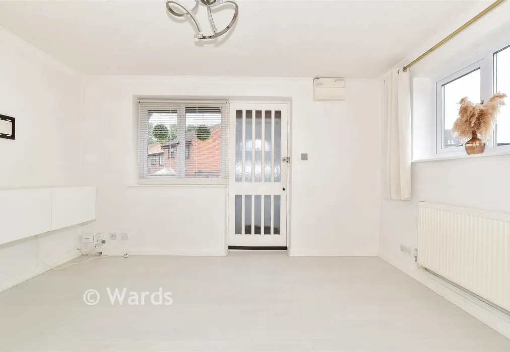 Lounge - The Head Race, Maidstone, Kent - Wards of Kent