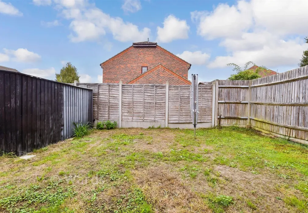 Rear Garden - The Head Race, Maidstone, Kent - Wards of Kent