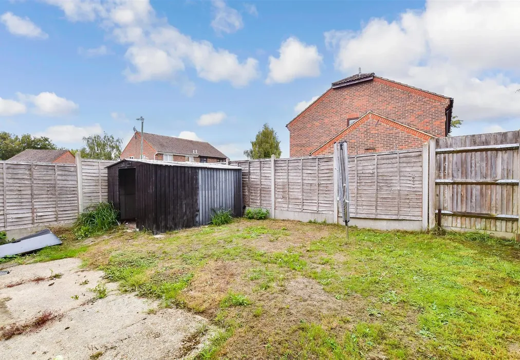 Rear Garden - The Head Race, Maidstone, Kent - Wards of Kent