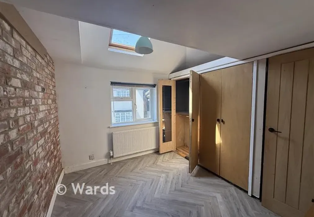 Bedroom 1 - London Road, Teynham, Kent - Wards of Kent