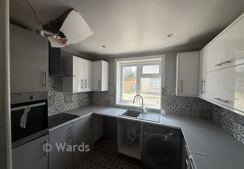 Kitchen - London Road, Teynham, Kent - Wards of Kent