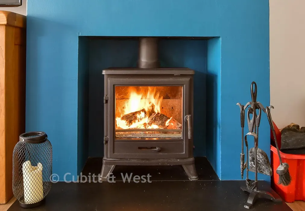 Internal Lifestyle Photograph - Kennedy Avenue, East Grinstead, West Sussex - Wards of Kent