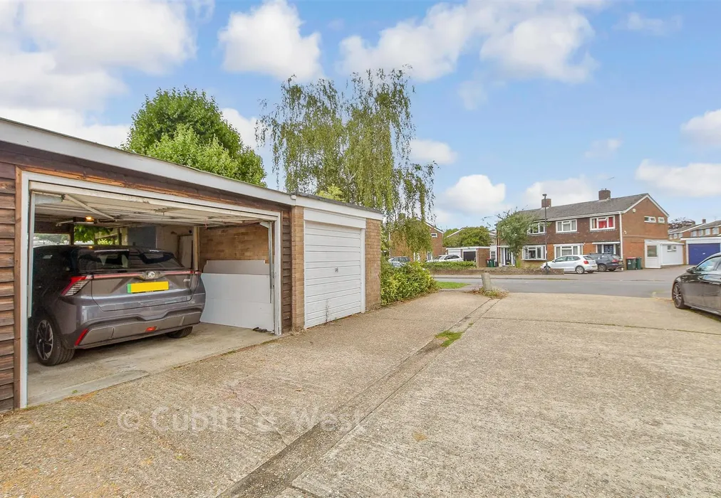 Garage En Bloc - Sherwood Walk, Furnance Green, Crawley, West Sussex - Wards of Kent
