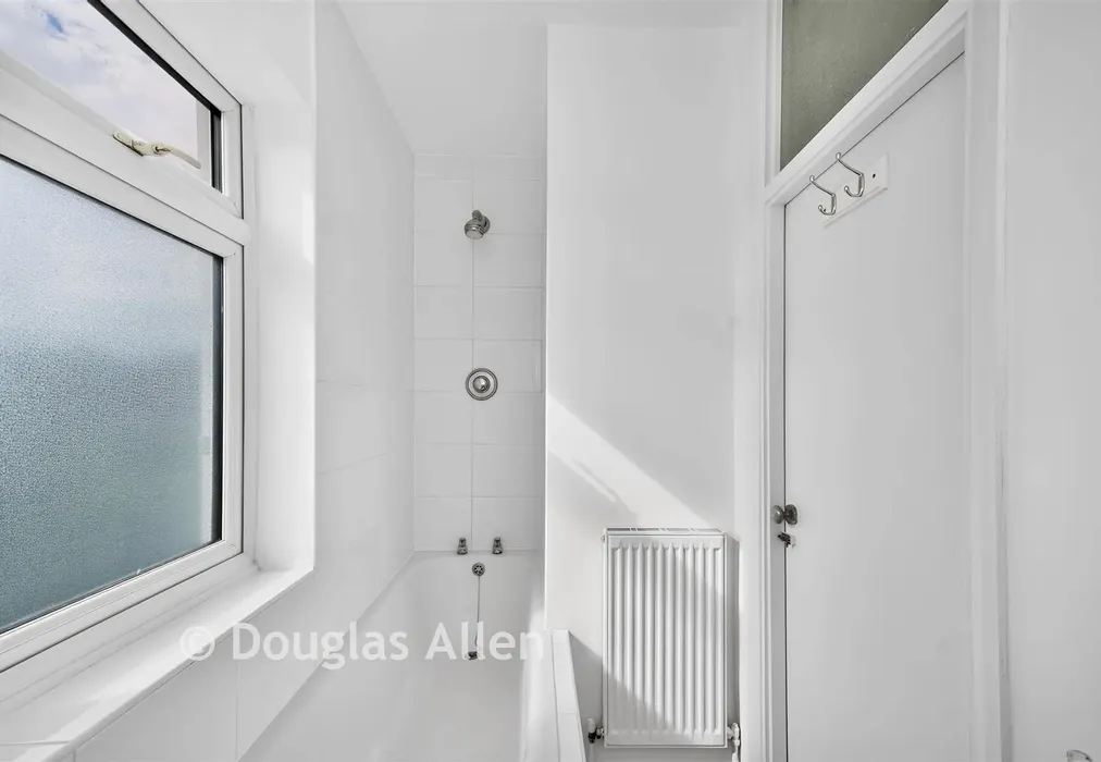 Bathroom - Edward Road, Walthamstow - Wards of Kent