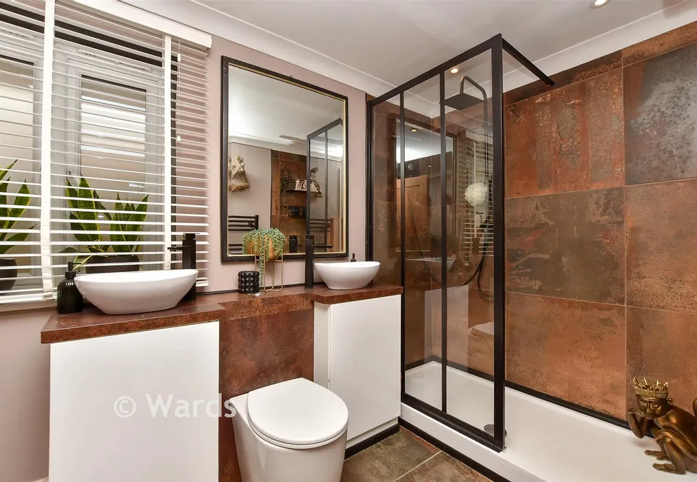 Family Bathroom - Imperial Avenue, Minster On Sea, Sheerness, Kent - Wards of Kent