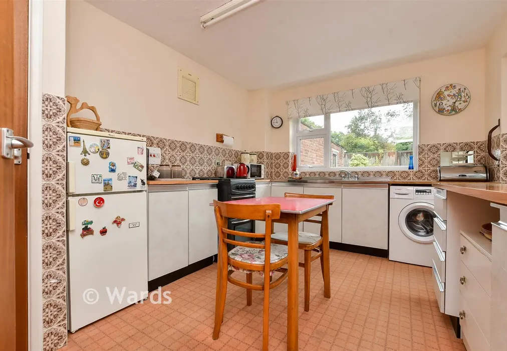 Kitchen - Dumpton Park Drive, Broadstairs, Kent - Wards of Kent
