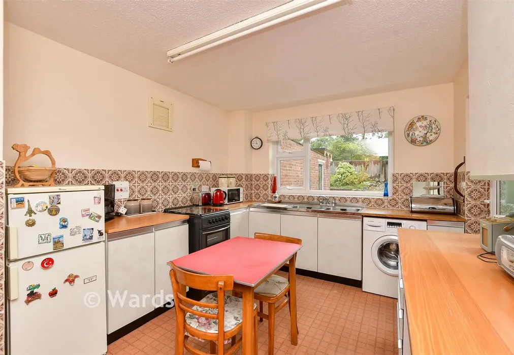 Kitchen - Dumpton Park Drive, Broadstairs, Kent - Wards of Kent
