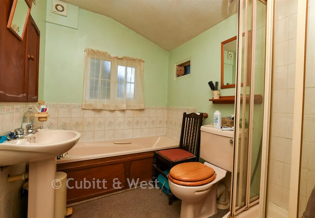 Bathroom - Ifield Street, Ifield, Crawley, West Sussex - Wards of Kent