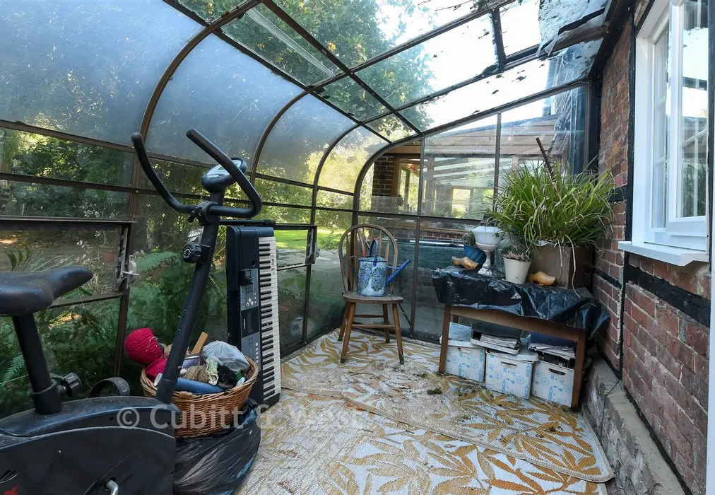 Sun Room - Ifield Street, Ifield, Crawley, West Sussex - Wards of Kent