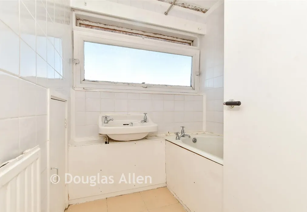 Bathroom - Ballard Walk, Basildon, Essex - Wards of Kent