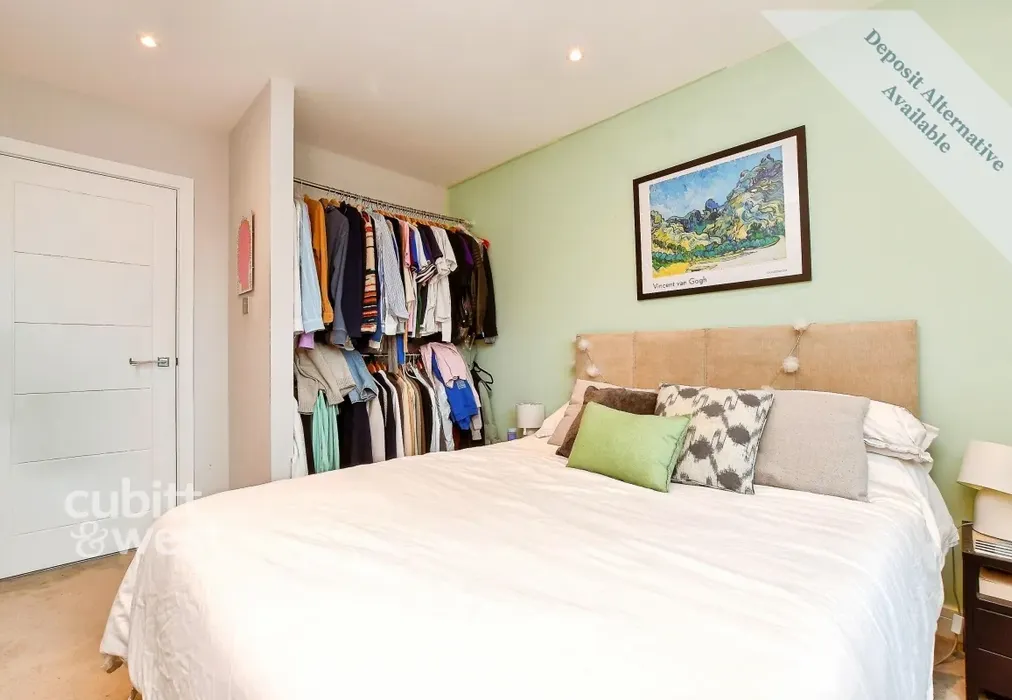 Bedroom - Warren Road Reigate RH2 - Wards of Kent