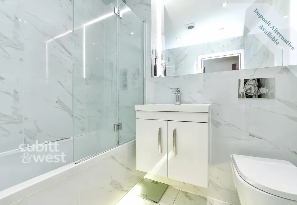 Bathroom - Warren Road Reigate RH2 - Wards of Kent