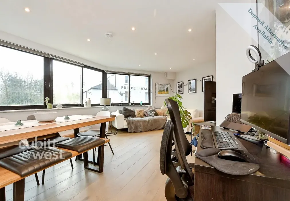 Living Area - Warren Road Reigate RH2 - Wards of Kent