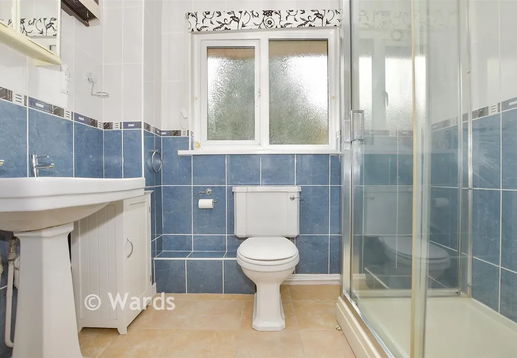 Shower Room - St. Anne's Court, Maidstone, Kent - Wards of Kent