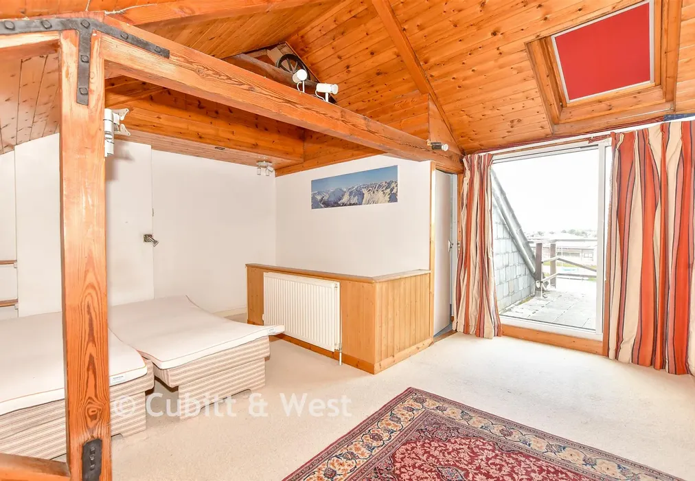 Bedroom 1 - Slipper Road, Emsworth, Hampshire - Wards of Kent