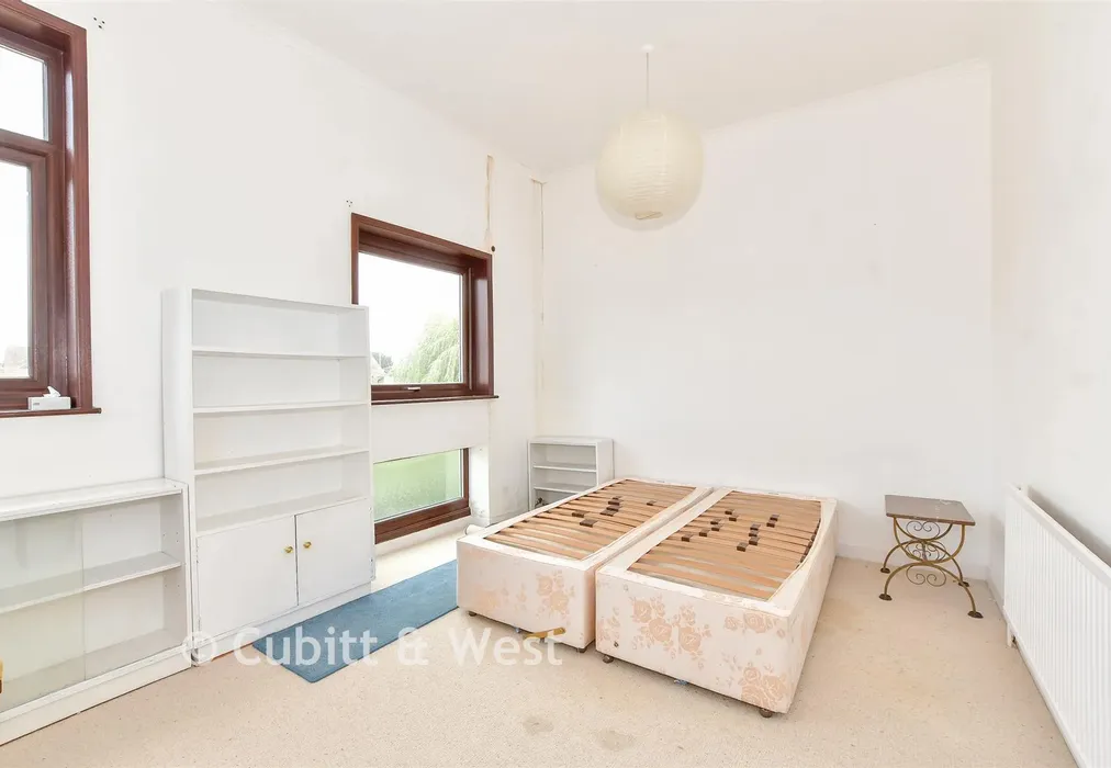 Bedroom 2 - Slipper Road, Emsworth, Hampshire - Wards of Kent