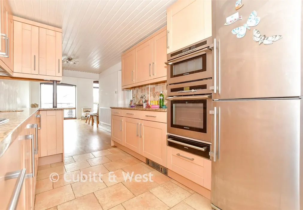 Kitchen - Slipper Road, Emsworth, Hampshire - Wards of Kent