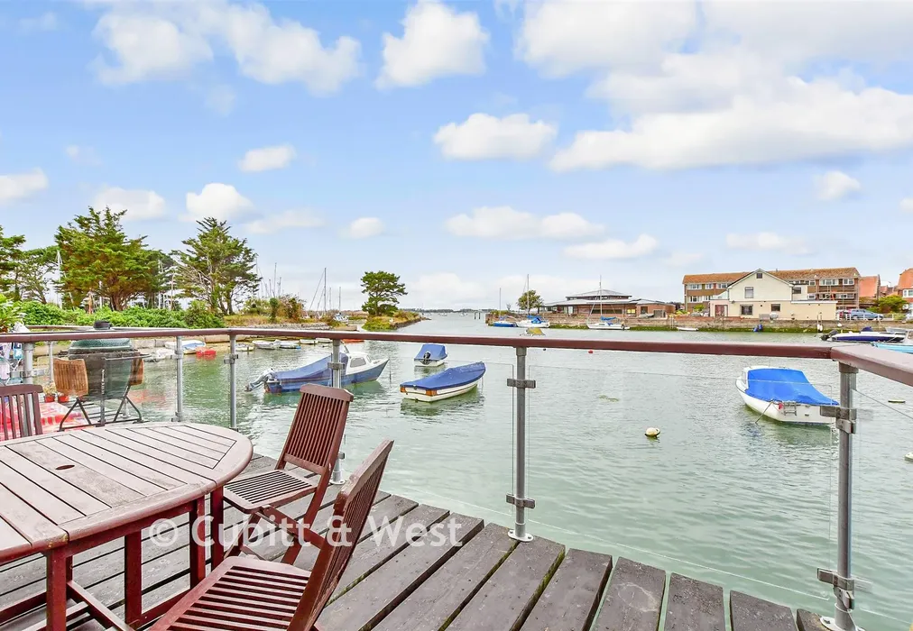 Balcony / Terrace - Slipper Road, Emsworth, Hampshire - Wards of Kent