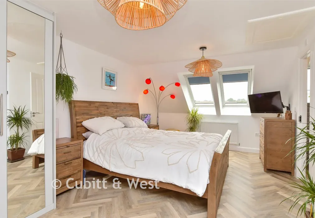 Bedroom 1 - Chaffinch Walk, Peacehaven, East Sussex - Wards of Kent