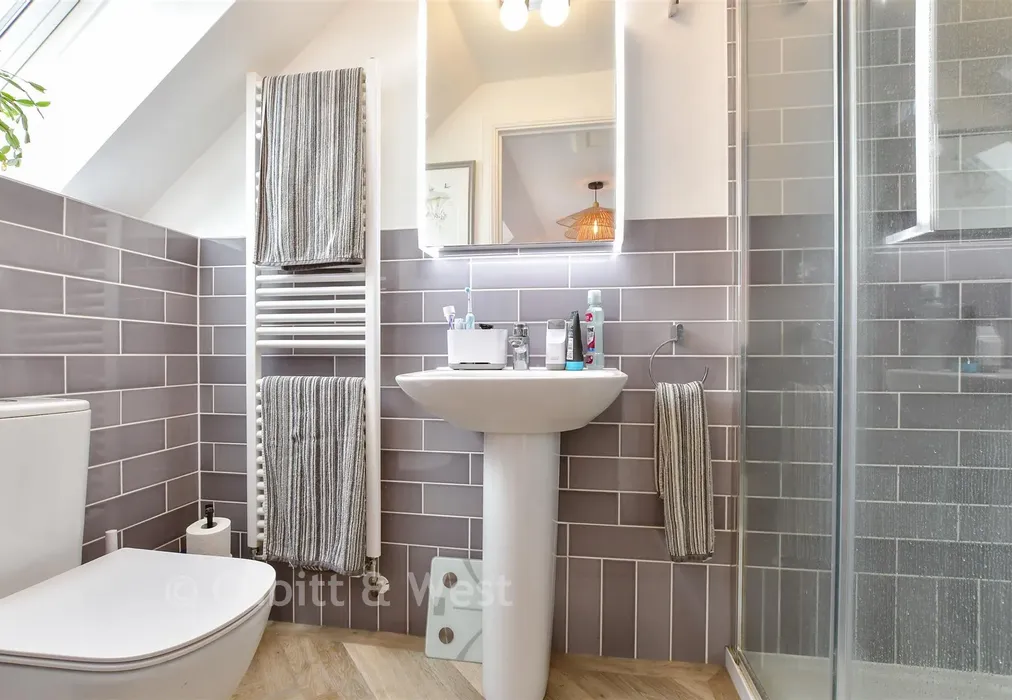 En-Suite - Chaffinch Walk, Peacehaven, East Sussex - Wards of Kent