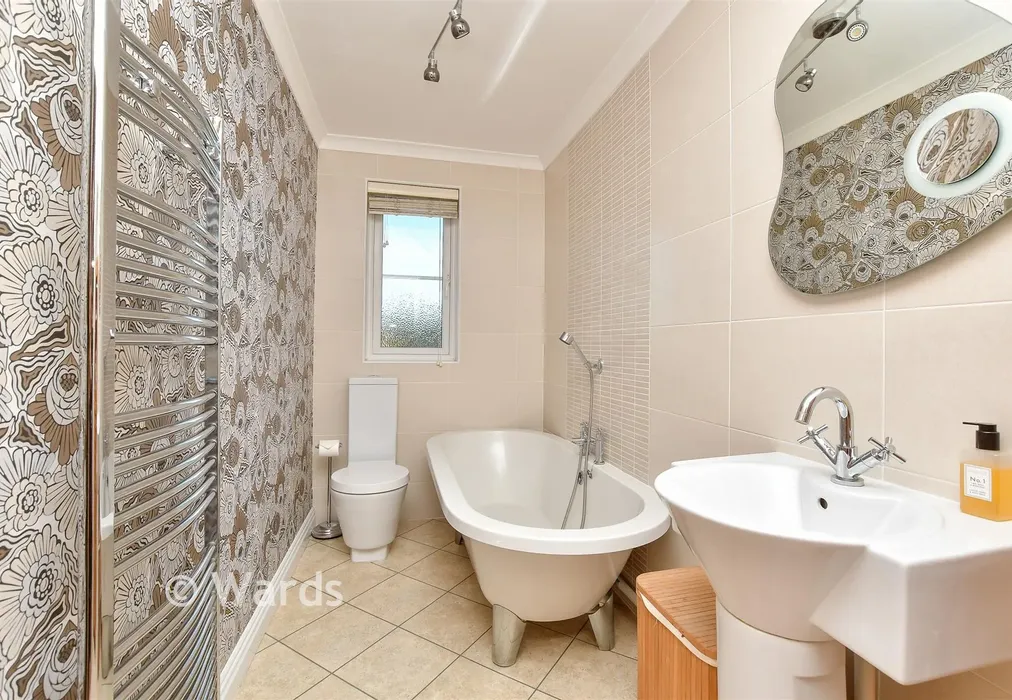 En-Suite Bathroom - Lower Rochester Road, Rochester, Kent - Wards of Kent