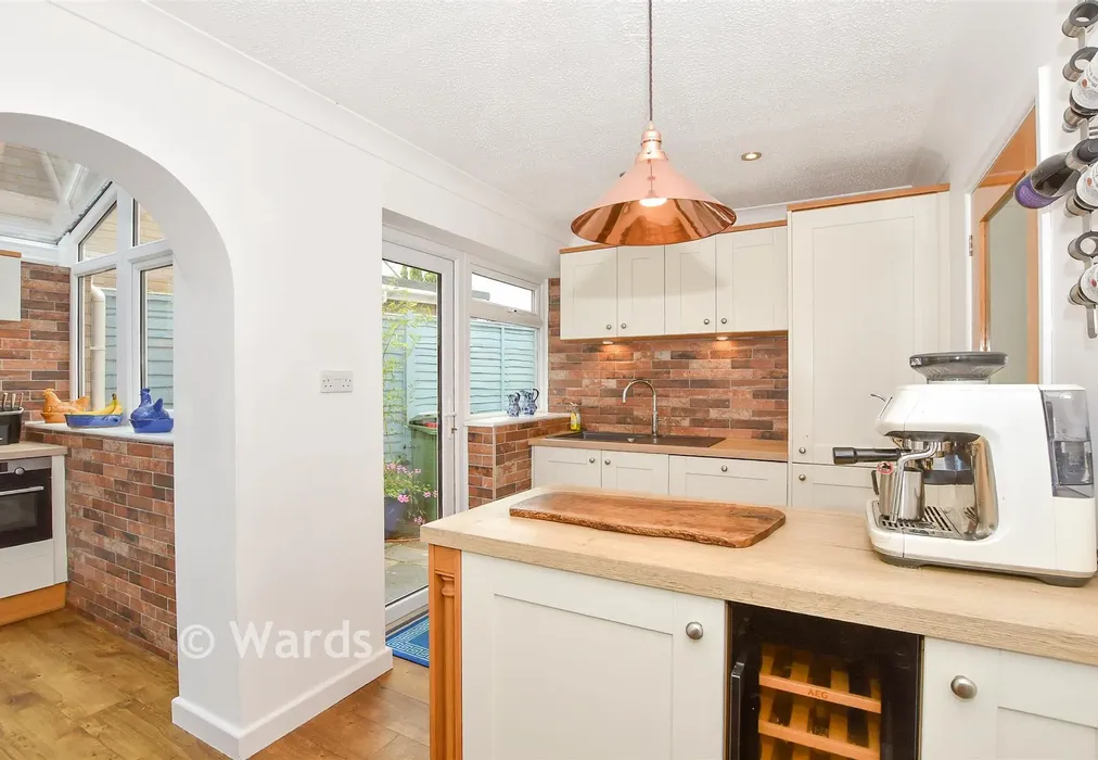 Kitchen - Haste Hill Close, Boughton Monchelsea, Kent - Wards of Kent