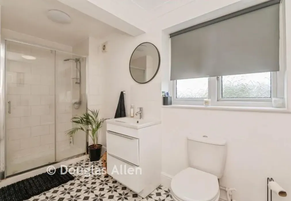 Bathroom - Parsonage Road, Rainham, Essex - Wards of Kent